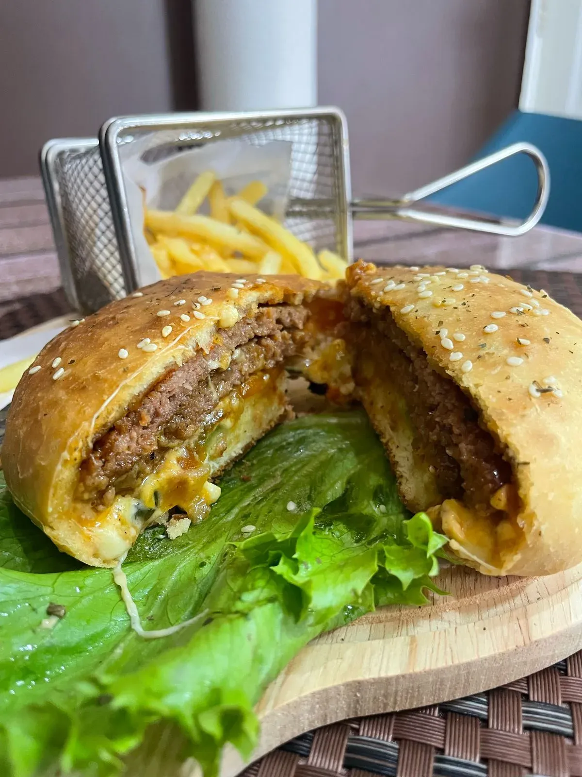 Pastello signature burger